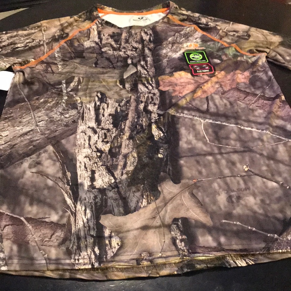 NWT Large Men’s 42-44 Mossy Oak Shirt 👍